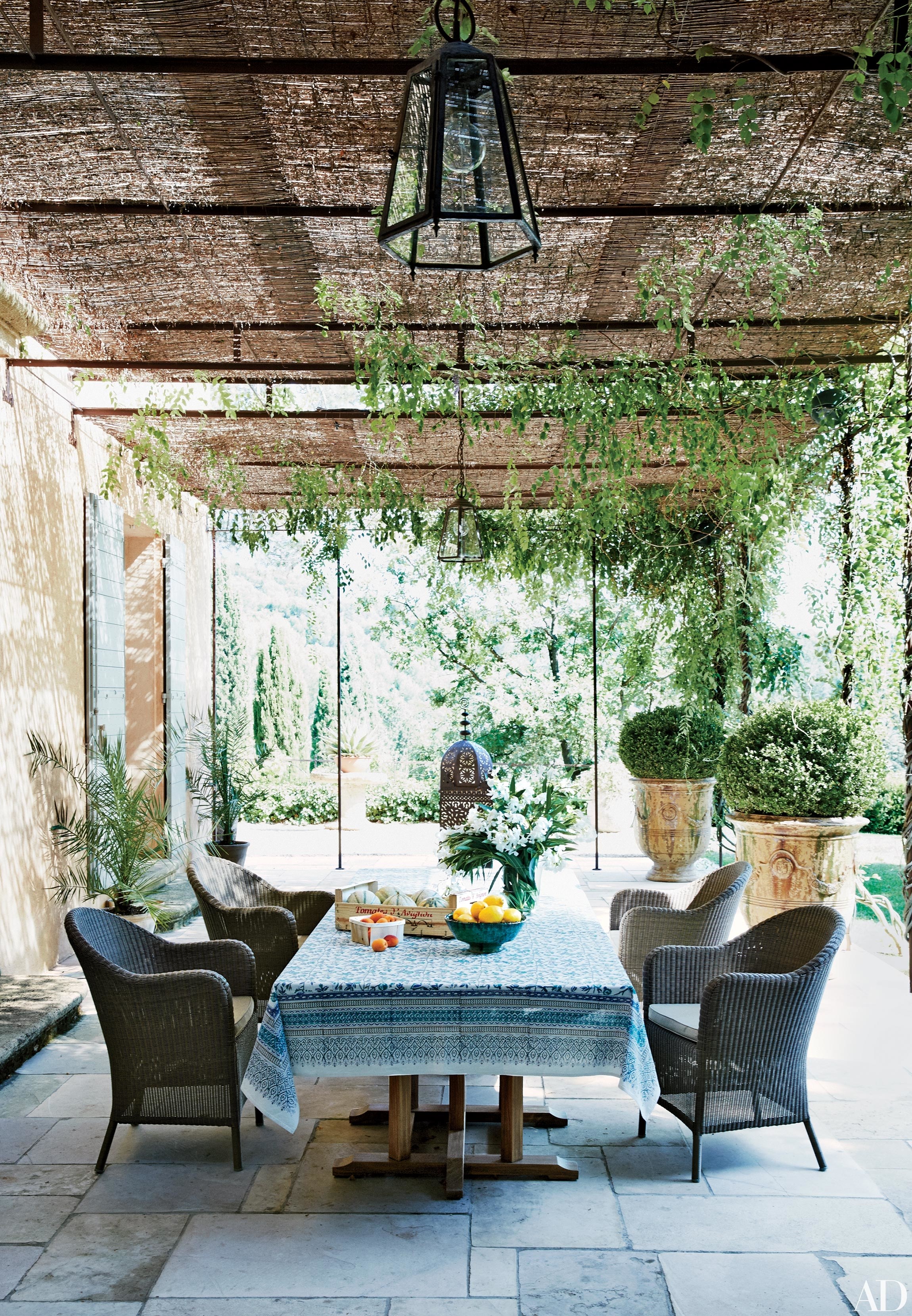 alfresco dining in gorgeous must see outdoor dining areas | lovelyspaces.com