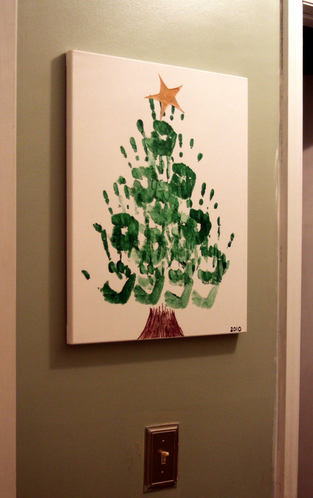 hand painted Christmas tree in Christmas DIY decorations for kids bedrooms | lovelyspaces.com