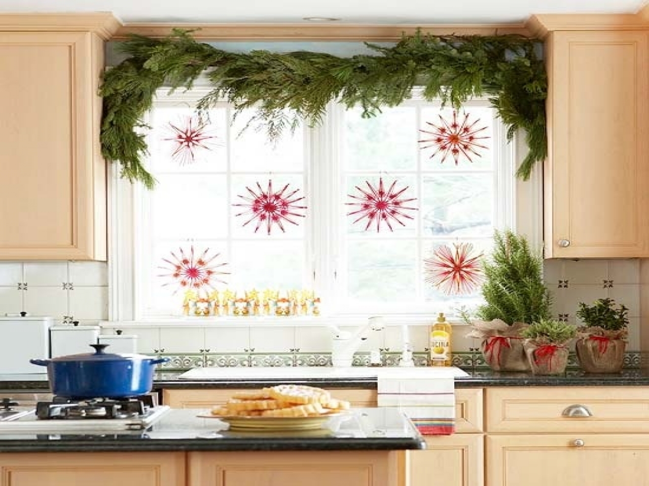 Christmas kitchen window in Kitchen Christmas Decoration Ideas | LovelySpaces.com