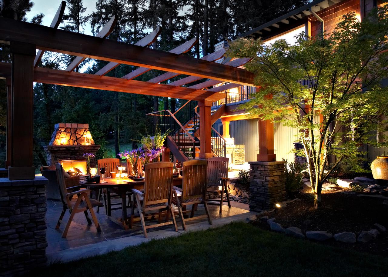 backyard outdoor space in gorgeous must see outdoor dining areas | lovelyspaces.com