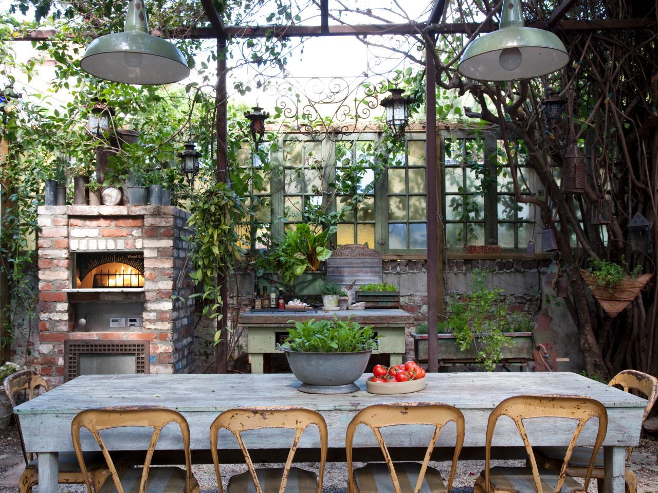 garden dining in gorgeous must see outdoor dining areas | lovelyspaces.com