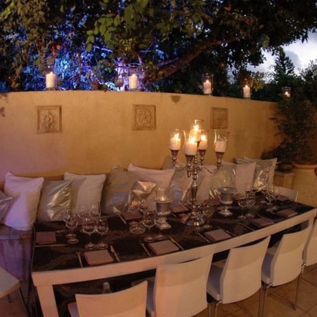 Mediterranean style of outdoor dining in gorgeous must see outdoor dining areas | lovelyspaces.com