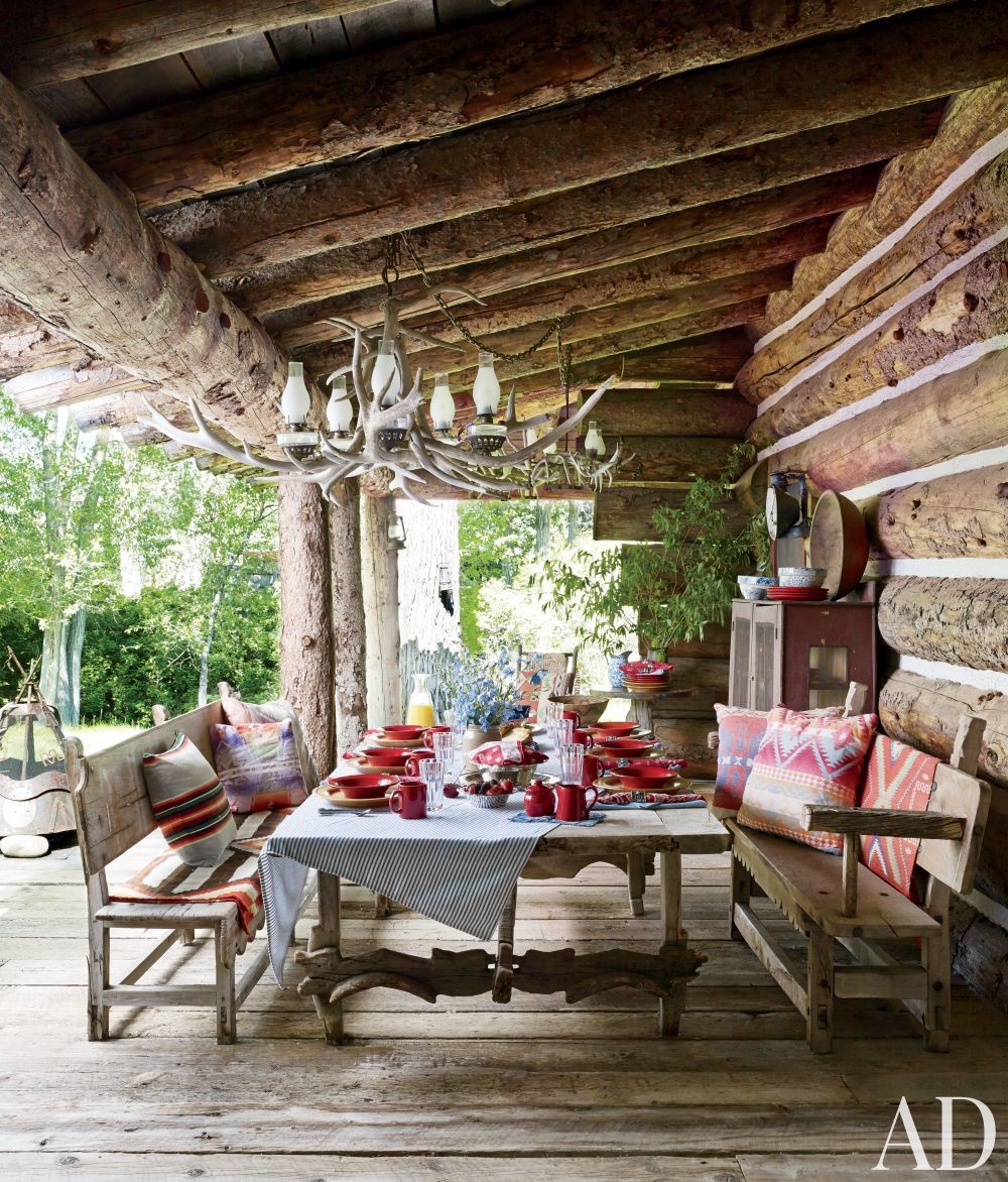 outdoor space designed by Ralph Lauren in gorgeous must see outdoor dining areas | lovelyspaces.com