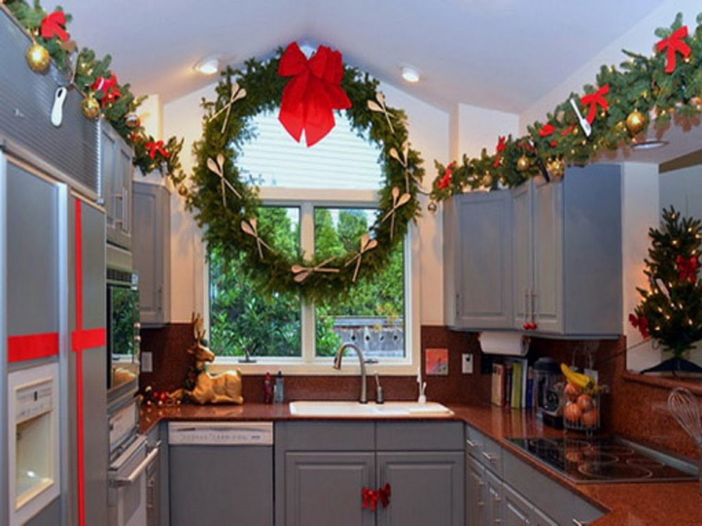 wooden spoon & fork wreath decor in Kitchen Christmas Decoration Ideas | LovelySpaces.com
